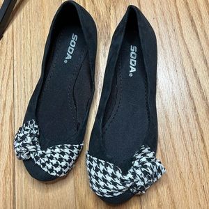 Houndstooth Flats